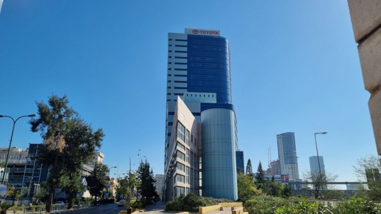 מגדלי TOYOTA טויוטה ציר יגאל אלון תל אביב