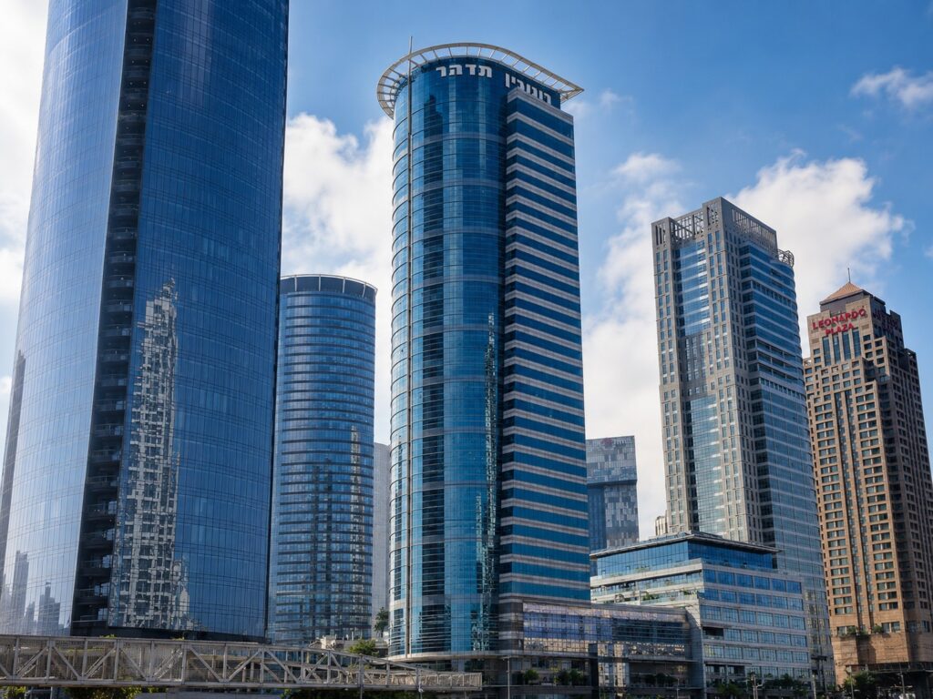 מגדל רוגובין תדהר ומגדלי משרדים במתחם הבורסה רמת גן עם משרדים להשכרה באזור נגיש לרכבת